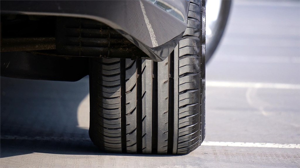 ¿Cómo cuidar los neumáticos en verano?