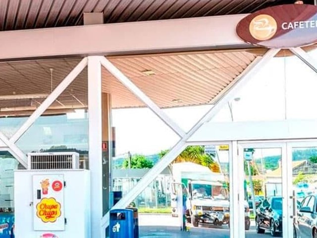 Los mejores snacks y bebidas para llevar en tu viaje están en nuestras tiendas