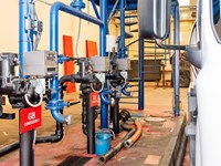 ¿Qué debo hacer si la bomba de combustible no funciona correctamente?