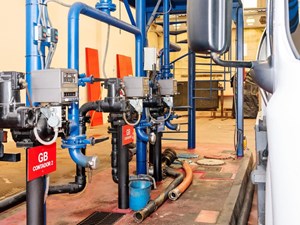 ¿Qué debo hacer si la bomba de combustible no funciona correctamente?