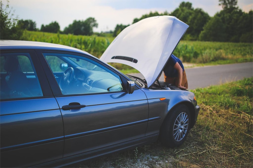 ¿Qué debo revisar cuándo llevo mucho tiempo sin encender el coche?