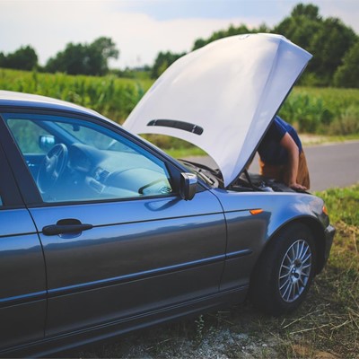 ¿Qué debo revisar cuándo llevo mucho tiempo sin encender el coche?