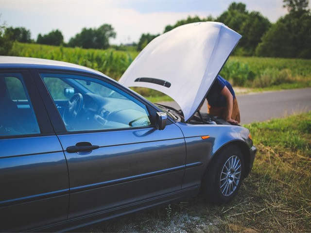 ¿Qué debo revisar cuándo llevo mucho tiempo sin encender el coche?