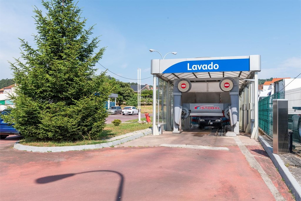 ¿Sabías que lavar el coche por debajo evita que el chasis se oxide?